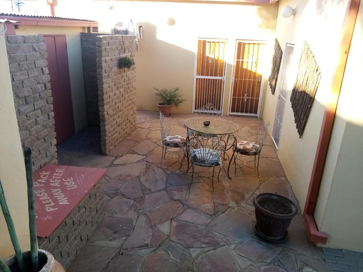 Larochelle Guesthouse Keetmanshoop Εξωτερικό φωτογραφία