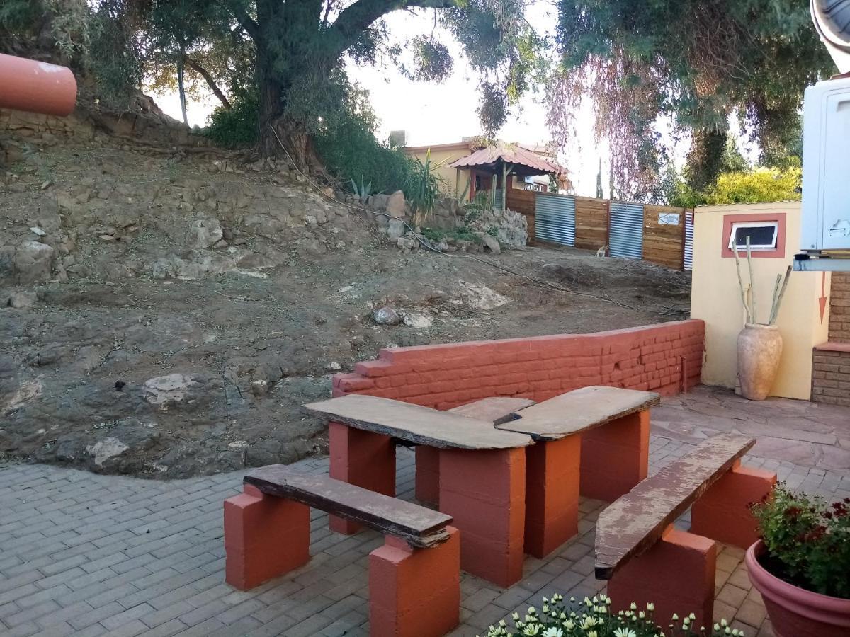 Larochelle Guesthouse Keetmanshoop Εξωτερικό φωτογραφία