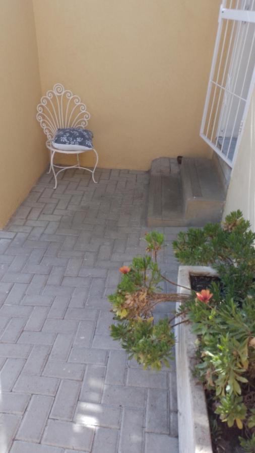 Larochelle Guesthouse Keetmanshoop Εξωτερικό φωτογραφία
