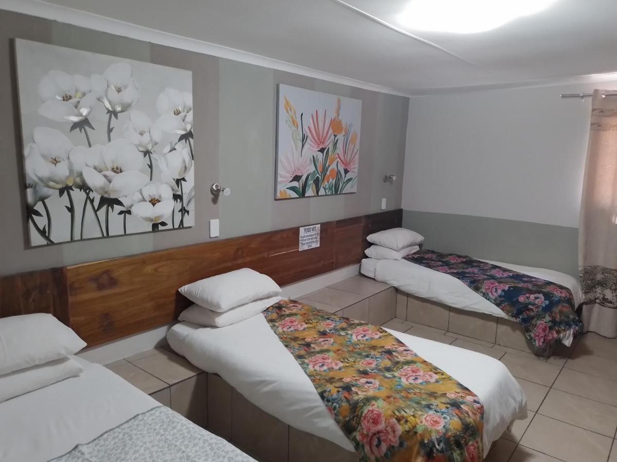 Larochelle Guesthouse Keetmanshoop Δωμάτιο φωτογραφία