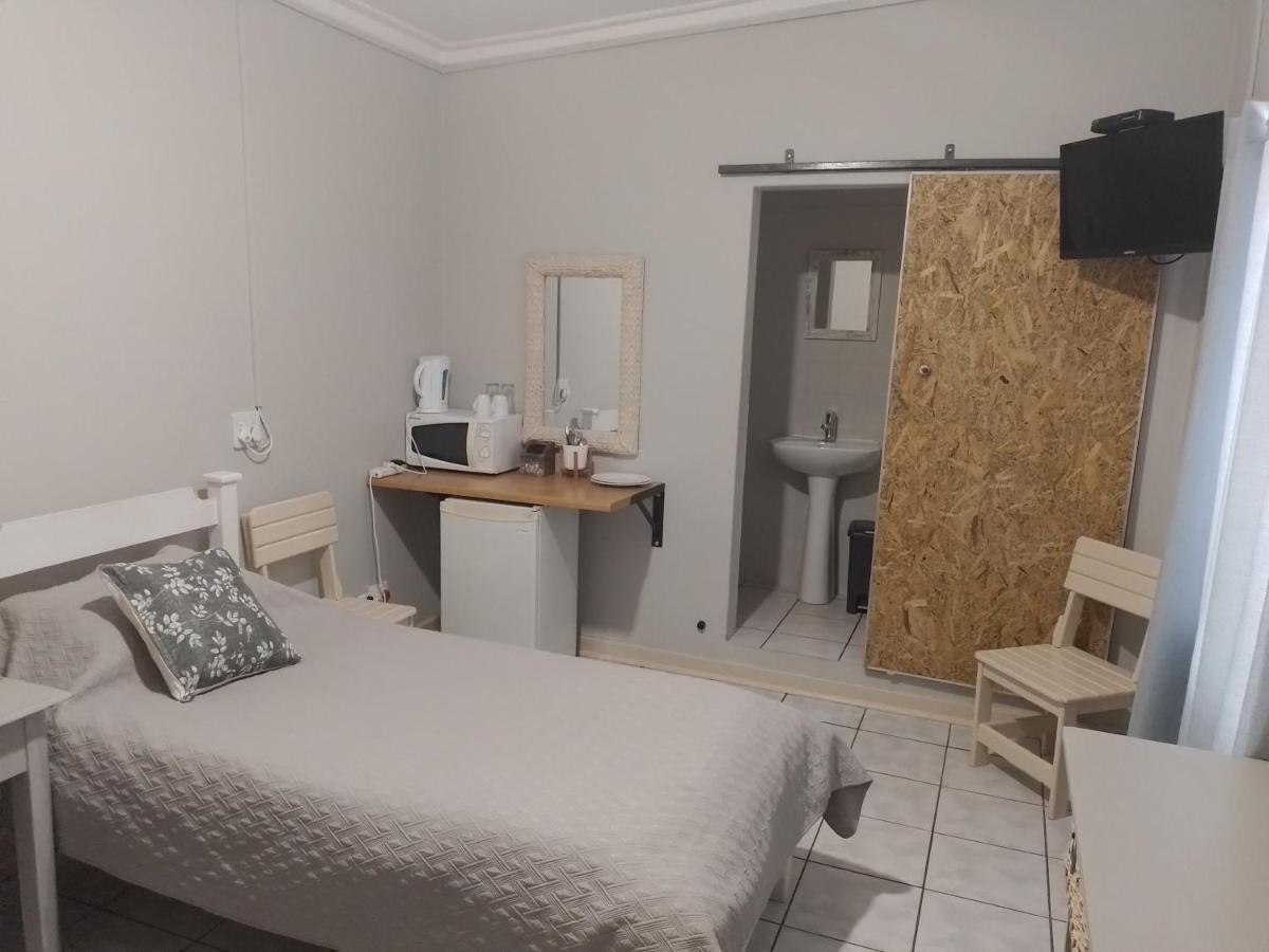 Larochelle Guesthouse Keetmanshoop Εξωτερικό φωτογραφία