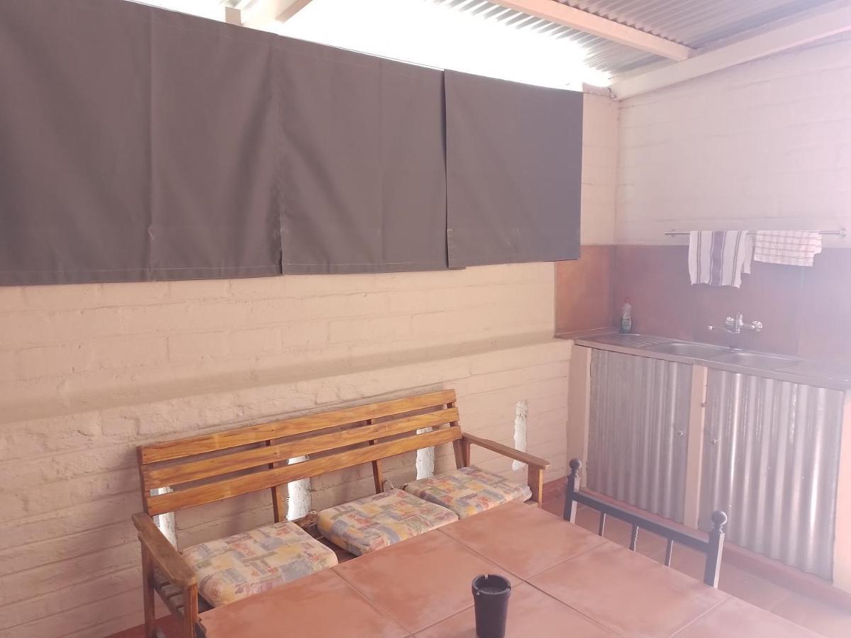 Larochelle Guesthouse Keetmanshoop Εξωτερικό φωτογραφία