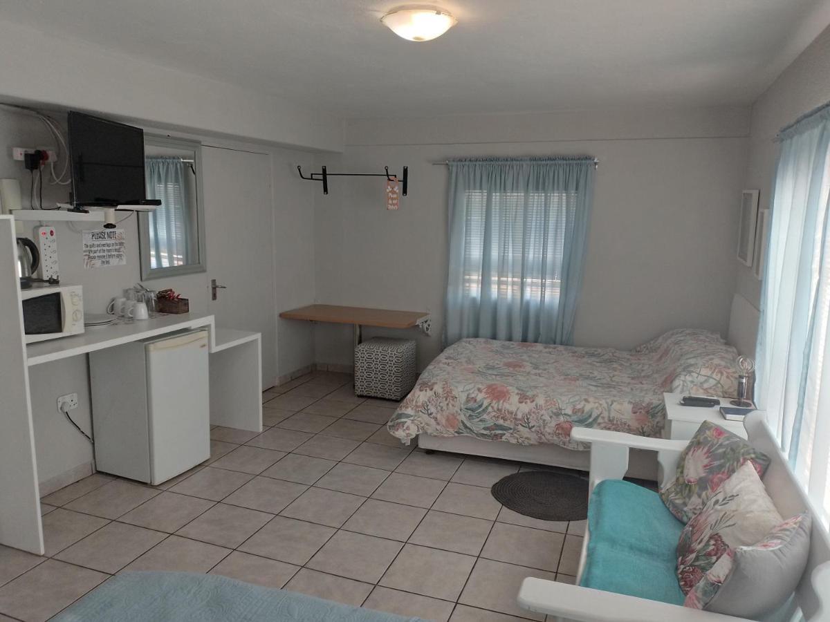 Larochelle Guesthouse Keetmanshoop Εξωτερικό φωτογραφία
