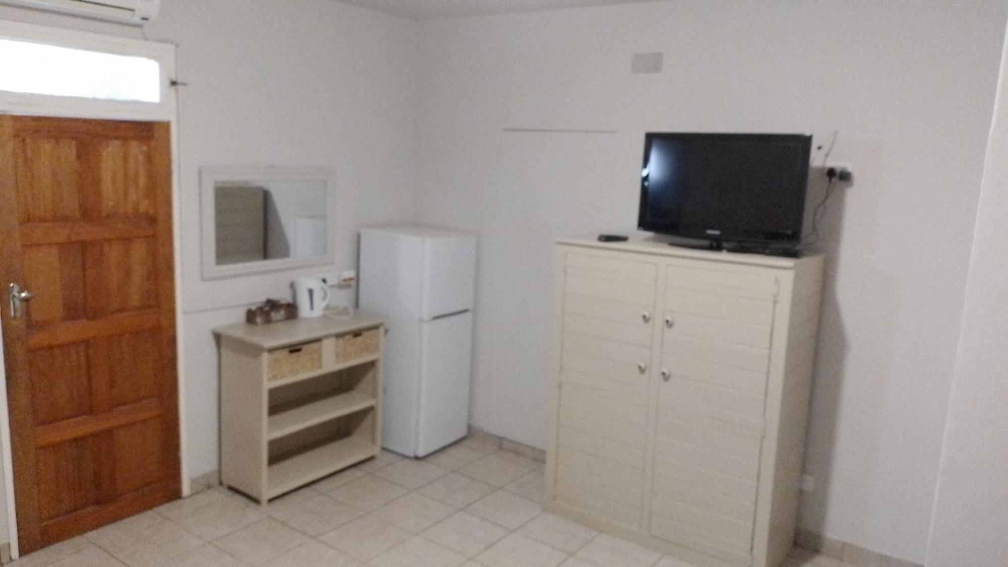 Larochelle Guesthouse Keetmanshoop Δωμάτιο φωτογραφία