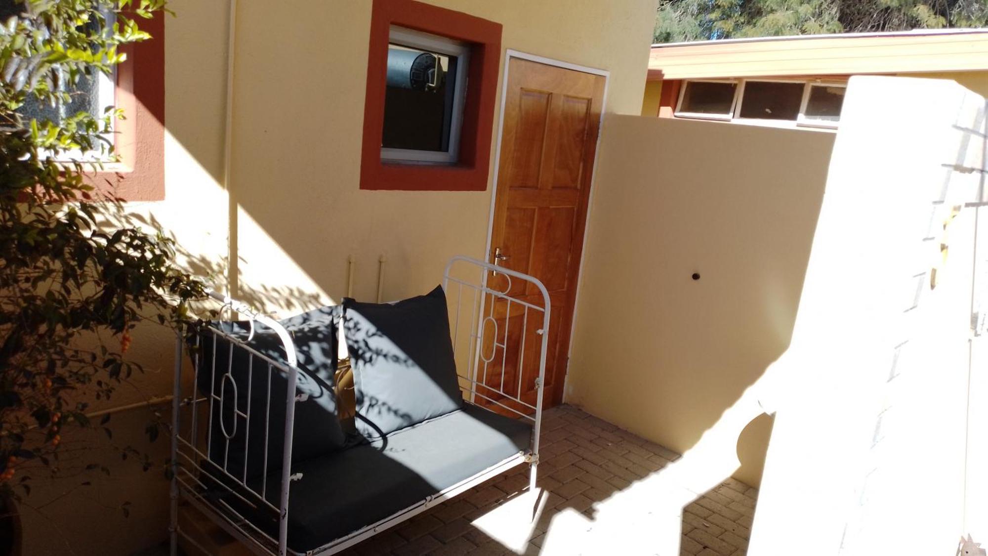 Larochelle Guesthouse Keetmanshoop Δωμάτιο φωτογραφία