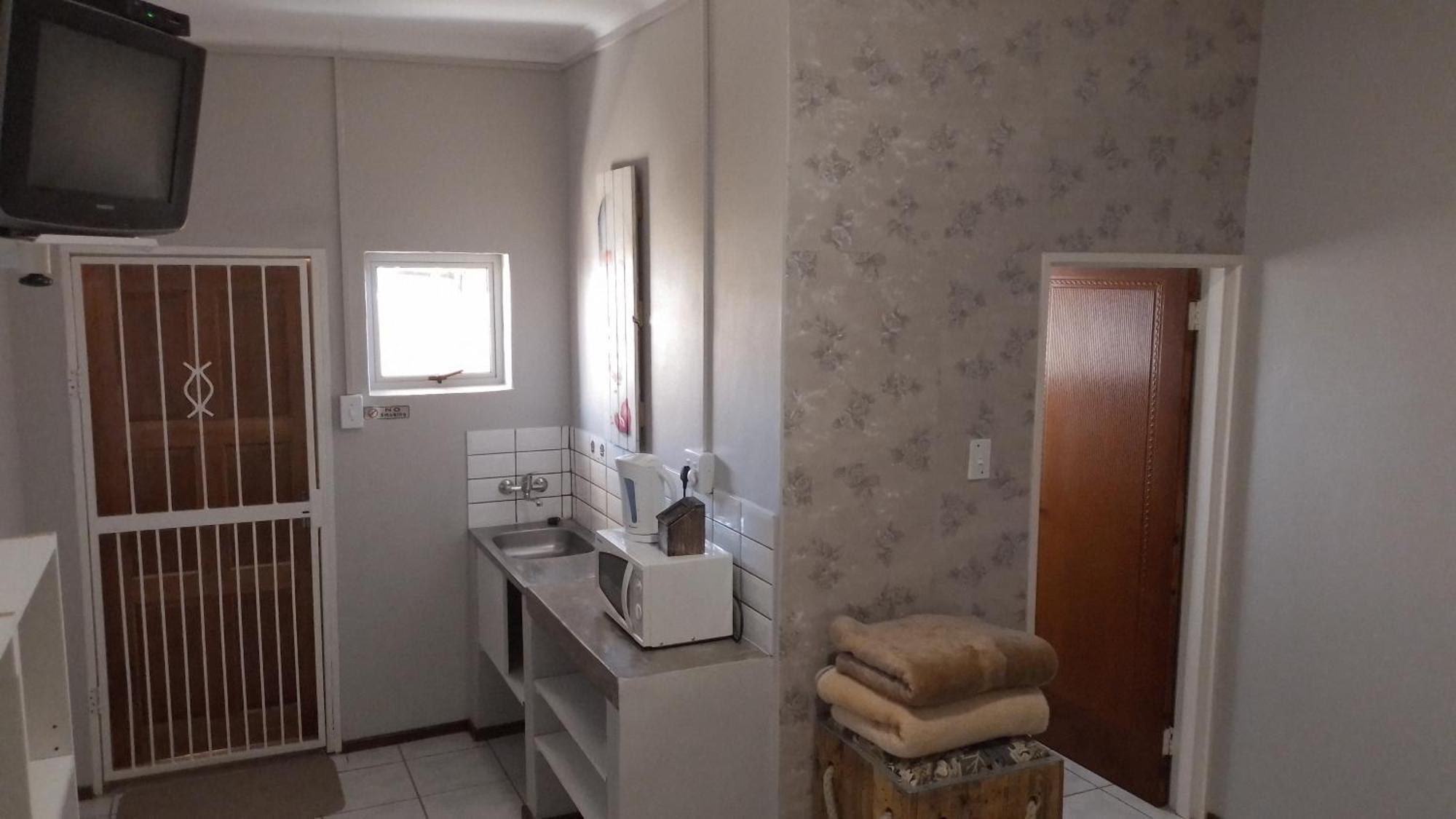 Larochelle Guesthouse Keetmanshoop Δωμάτιο φωτογραφία