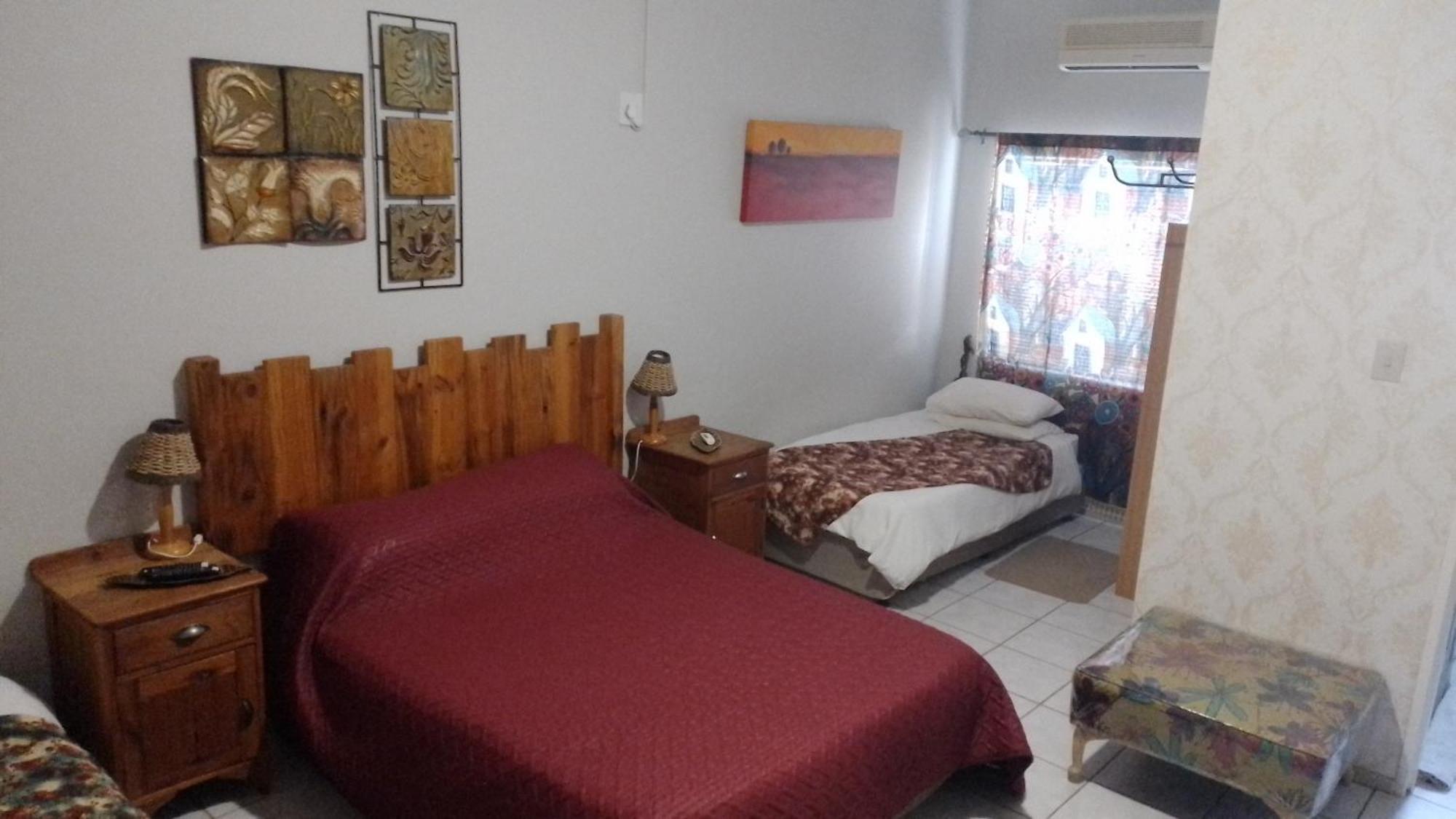 Larochelle Guesthouse Keetmanshoop Δωμάτιο φωτογραφία